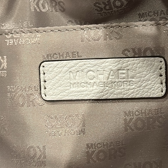 FINAL PRICE~Michael Kors Winter White Pebbled Leather Shoulder Bag~EUC - Picture 11 of 16